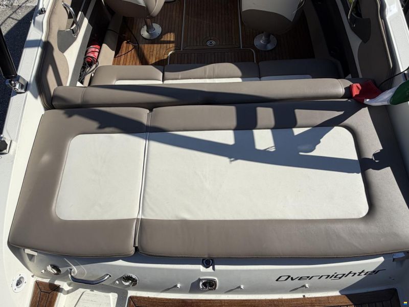 Sea Ray 210 Overnighter