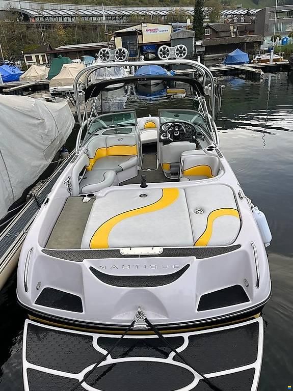 Correct Craft Super Air Nautique 210