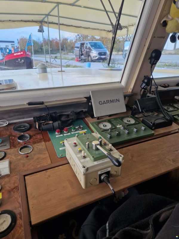Belgium shipyard Peniche d'habitation navigable