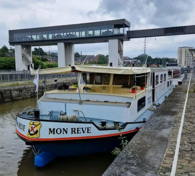 Belgium shipyard Peniche d'habitation navigable