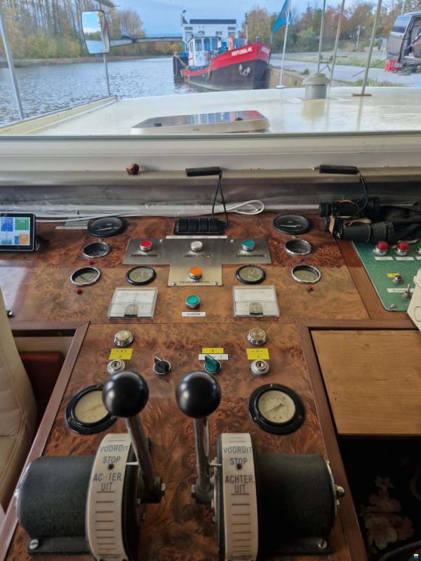 Belgium shipyard Peniche d'habitation navigable