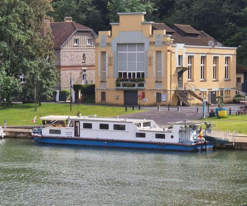 Belgium shipyard Peniche d'habitation navigable