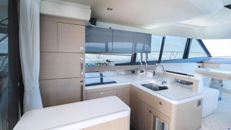 Prestige 560