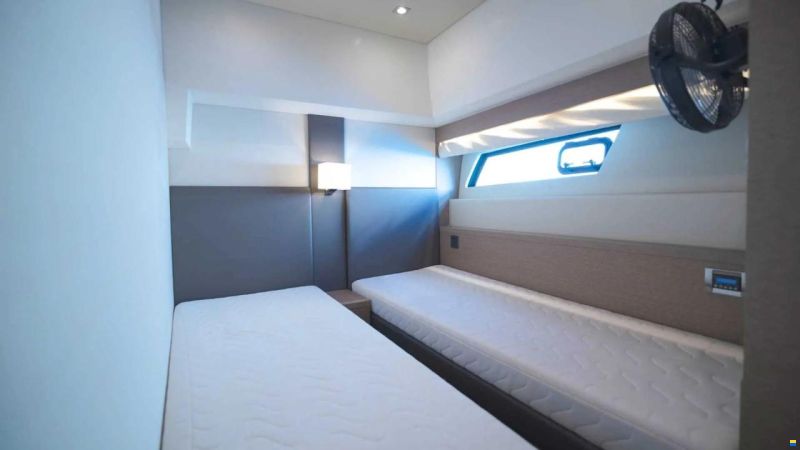 Prestige 560