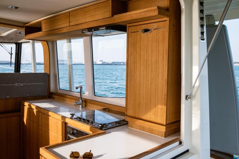 Rhéa 34 Trawler Fly Sedan