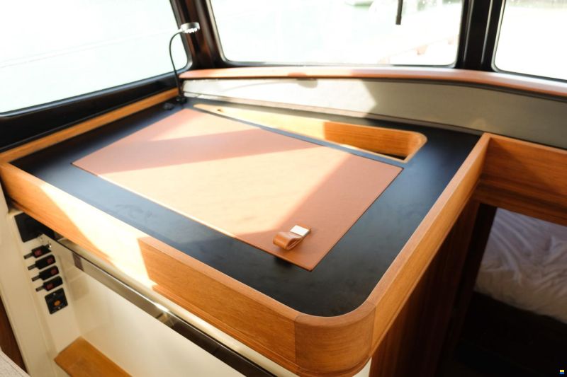 Rhéa 34 Trawler Fly Sedan