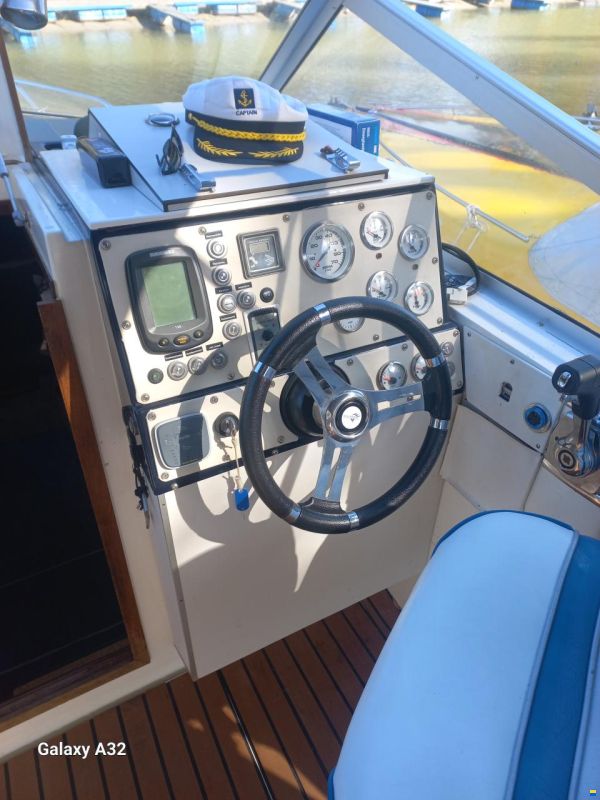 Fairline 21