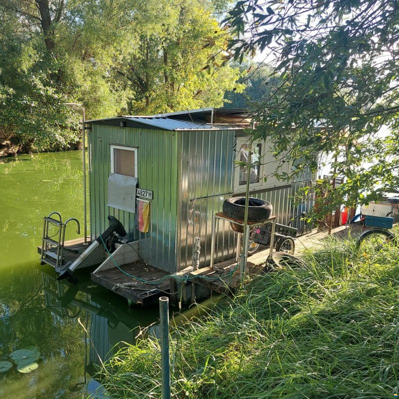 Kleines Hausboot Eigenbau