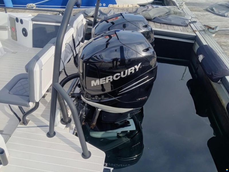 Axopar 37 Sports Cabin