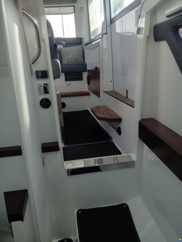 Axopar 37 Sports Cabin