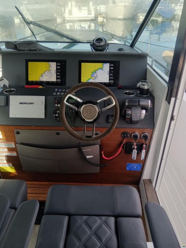 Axopar 37 Sports Cabin