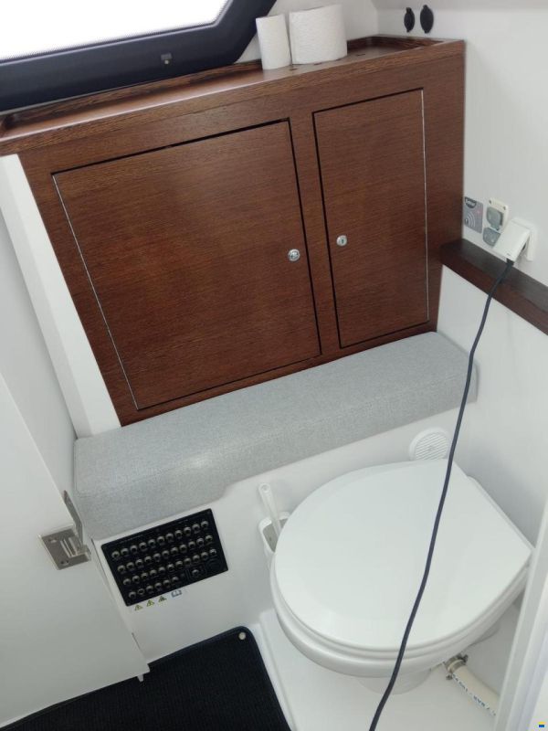 Axopar 37 Sports Cabin