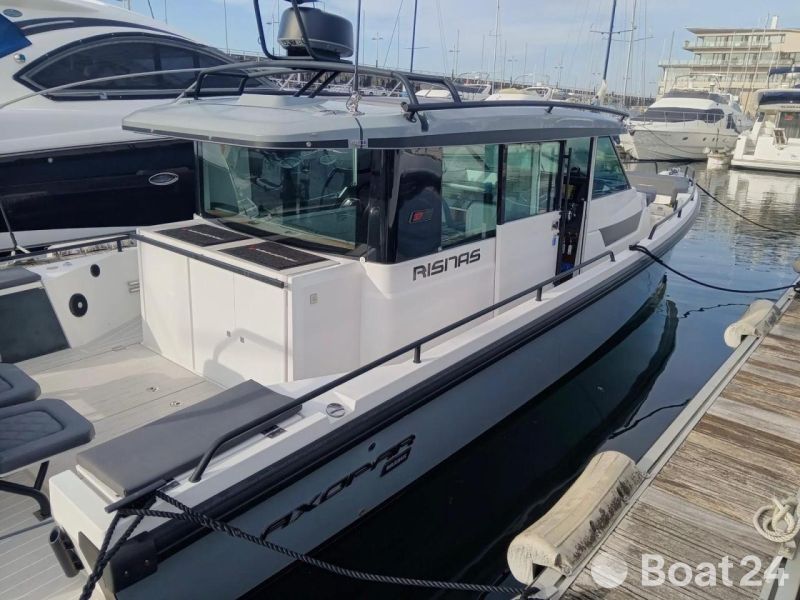 Axopar 37 Sports Cabin