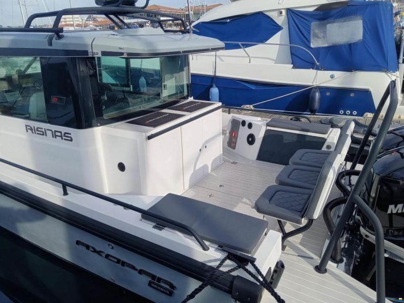 Axopar 37 Sports Cabin