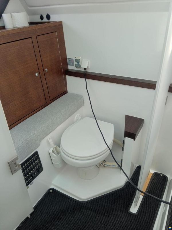 Axopar 37 Sports Cabin