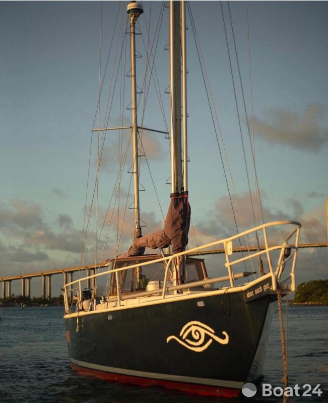 Bruce Roberts Offshore 38