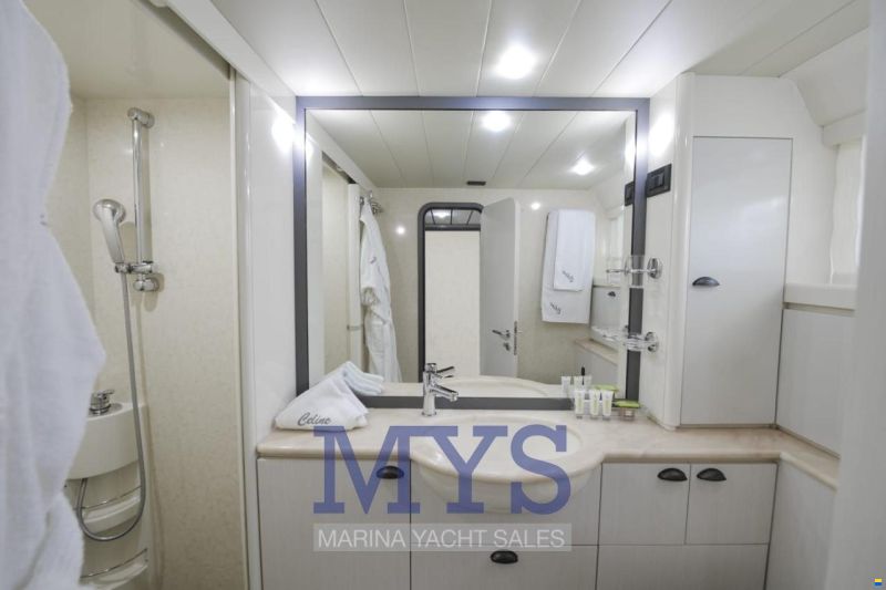 Ferretti 70