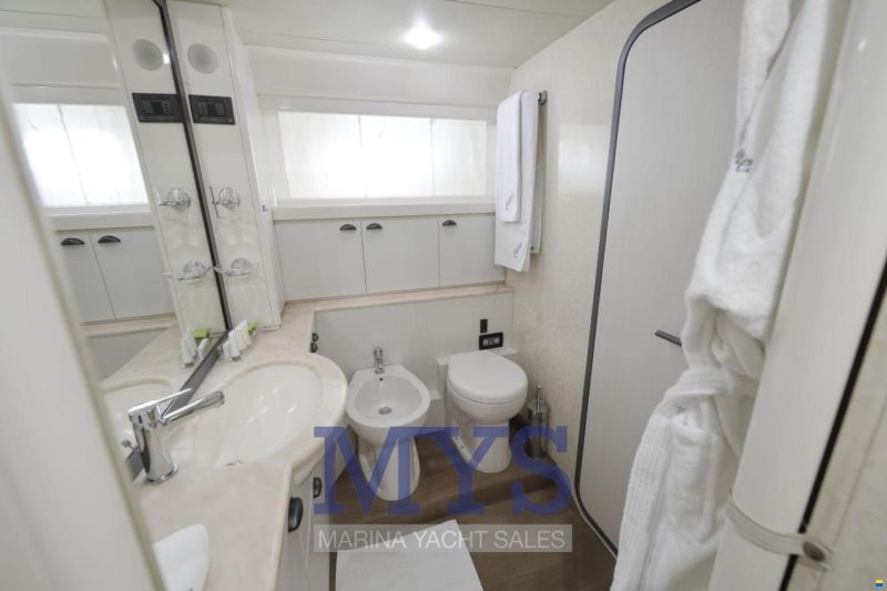 Ferretti 70