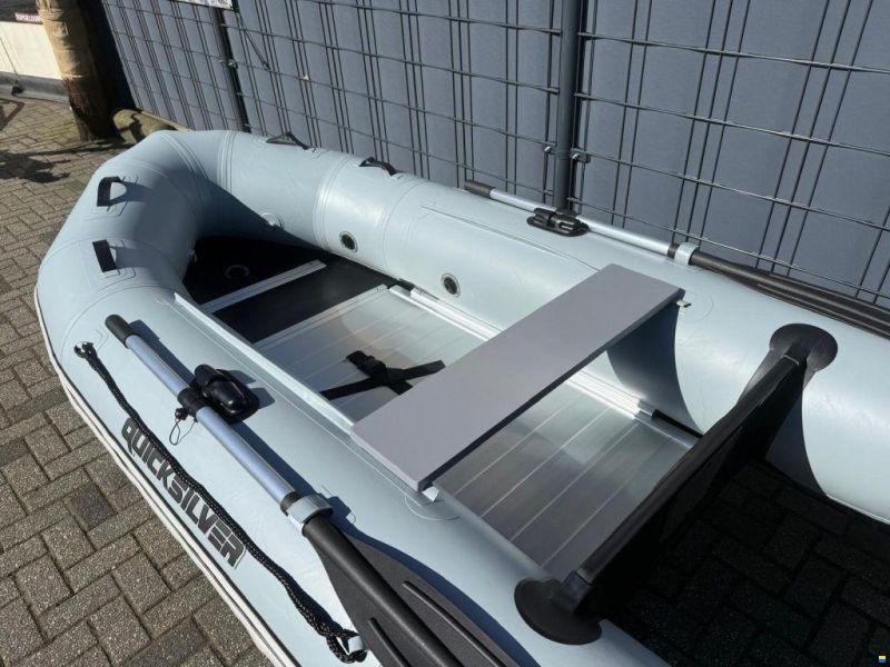 Quicksilver 300 Sport
