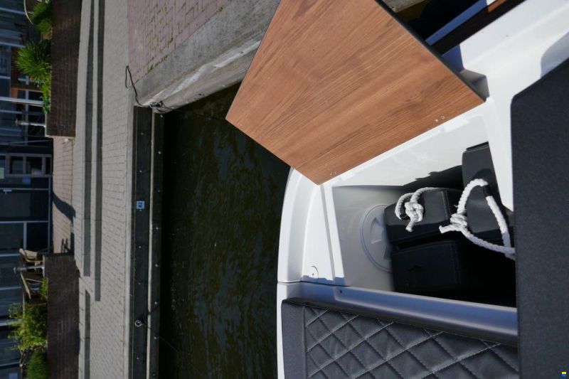 Oud Huijzer 740 TENDER met afsluitbare Cabine voor b
