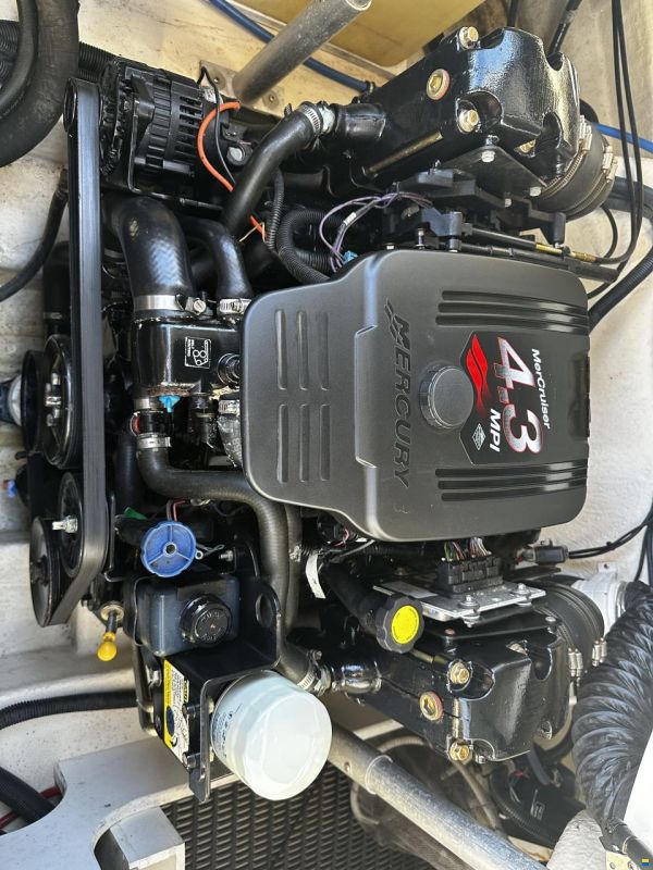 Monterey 214 FSC, MerCruiser 4.3 MPI