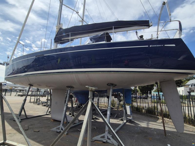 Grand Soleil 43