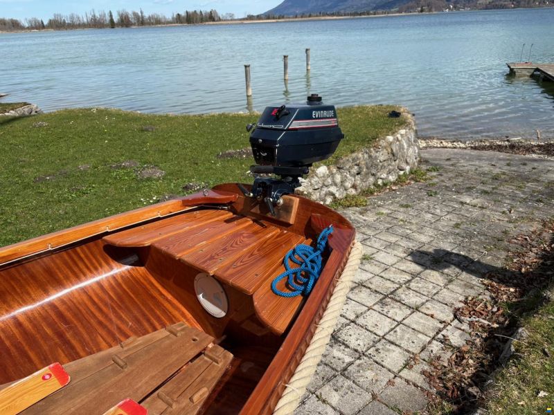 Ruderboot aus Mahagoni formverleimt