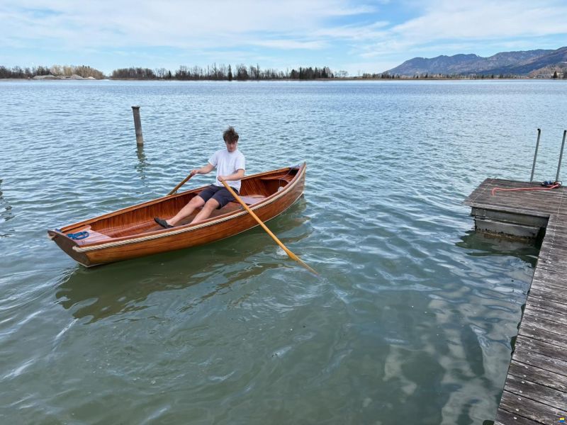 Ruderboot aus Mahagoni formverleimt