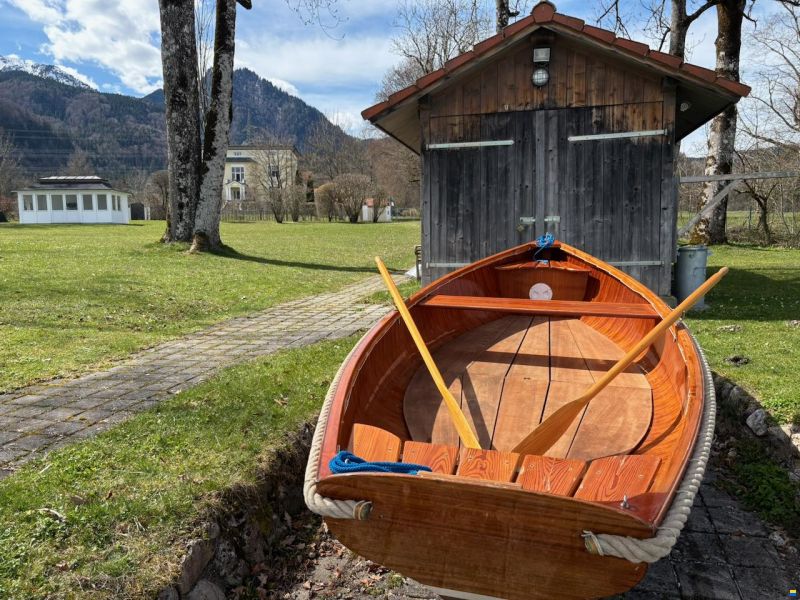 Ruderboot aus Mahagoni formverleimt