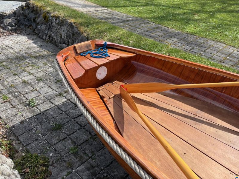 Ruderboot aus Mahagoni formverleimt