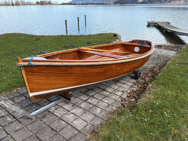 Ruderboot aus Mahagoni formverleimt