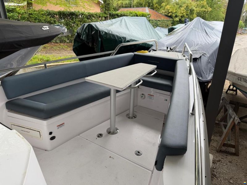 Axopar 28 Cabin