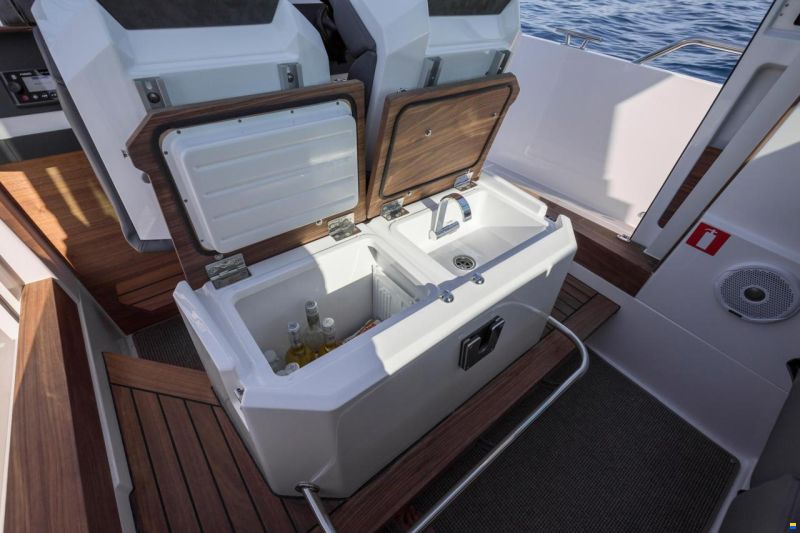 Axopar 28 Cabin