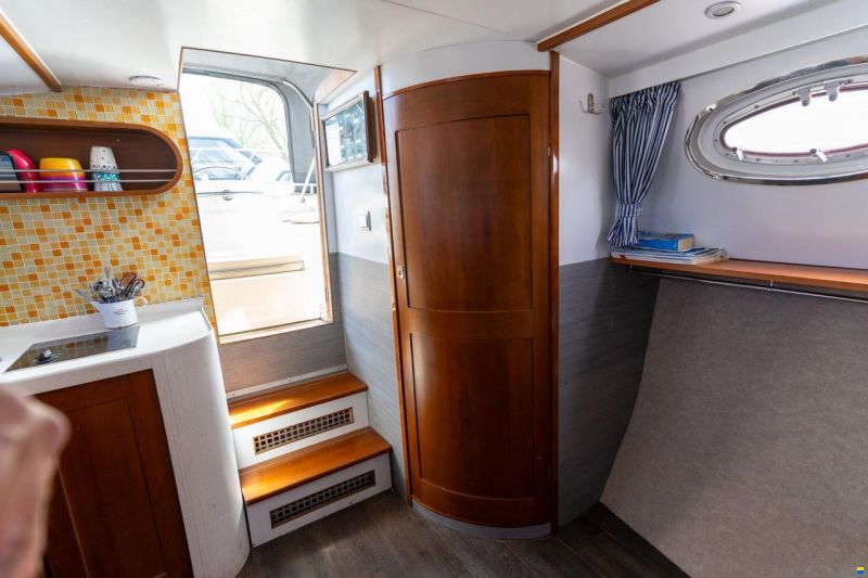 Menorquin Conquistador 850 Cabin