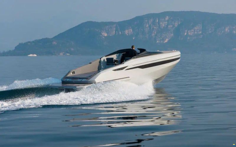 Epica Yachts 33