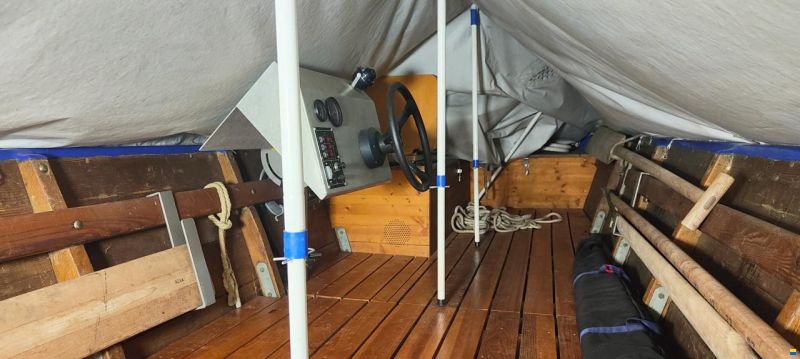 Motorboot / Holzboot / Armee-Fährboot