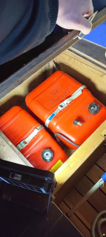 Motorboot / Holzboot / Armee-Fährboot