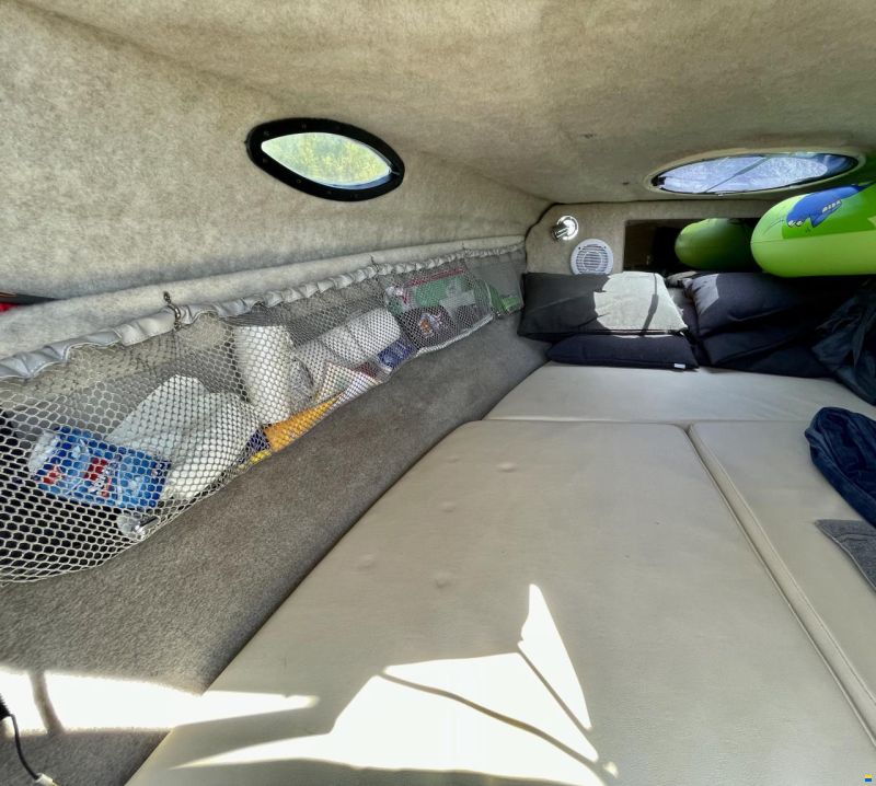 Stingray 208 CR Cabin