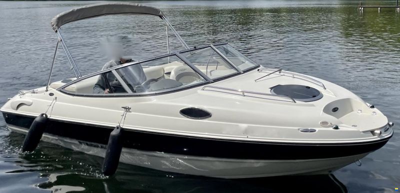 Stingray 208 CR Cabin