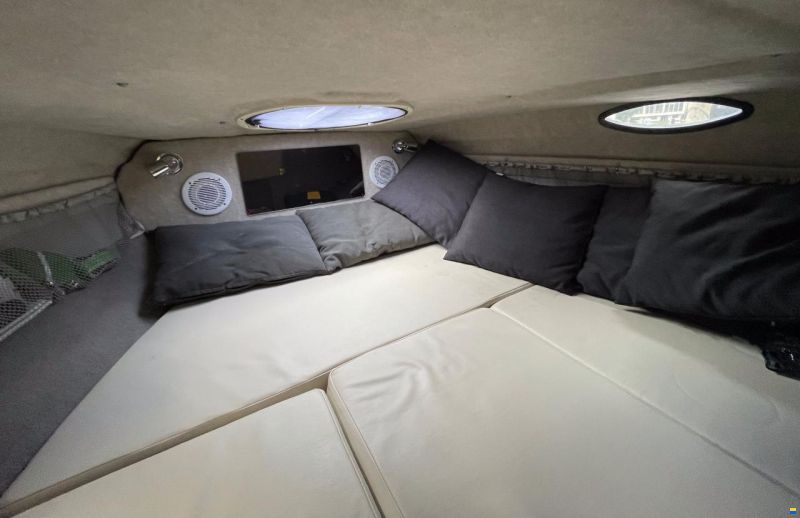 Stingray 208 CR Cabin