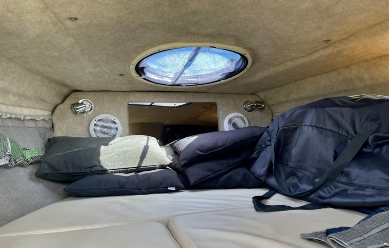 Stingray 208 CR Cabin