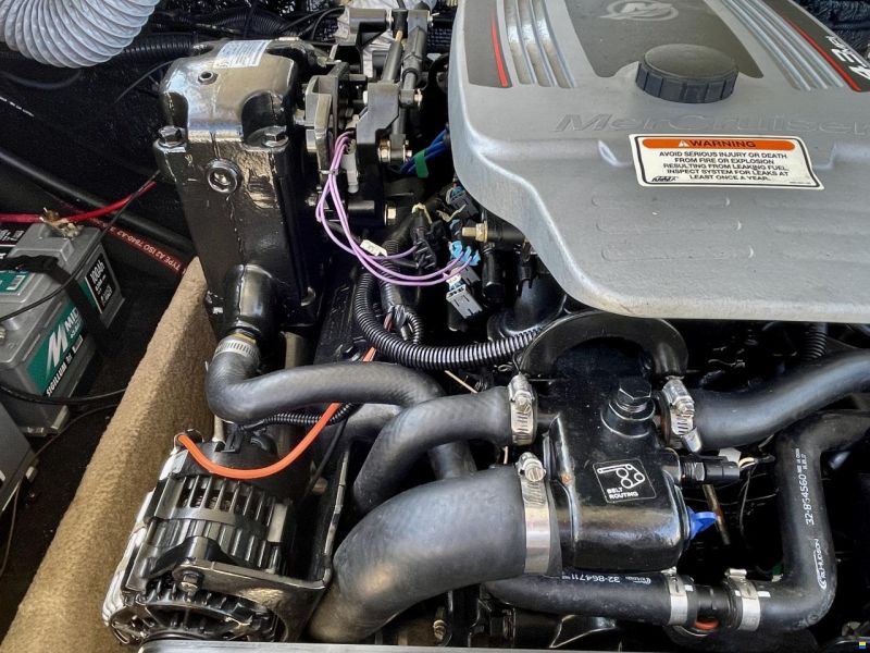 Stingray 208 CR Cabin