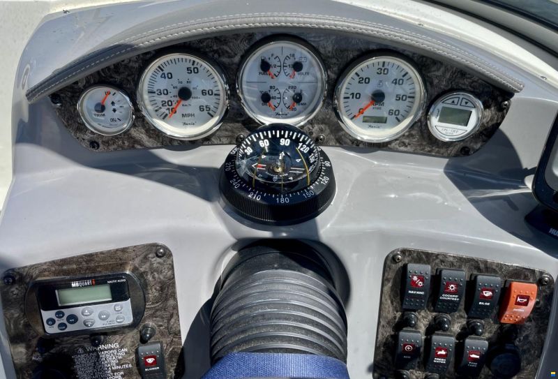 Stingray 208 CR Cabin