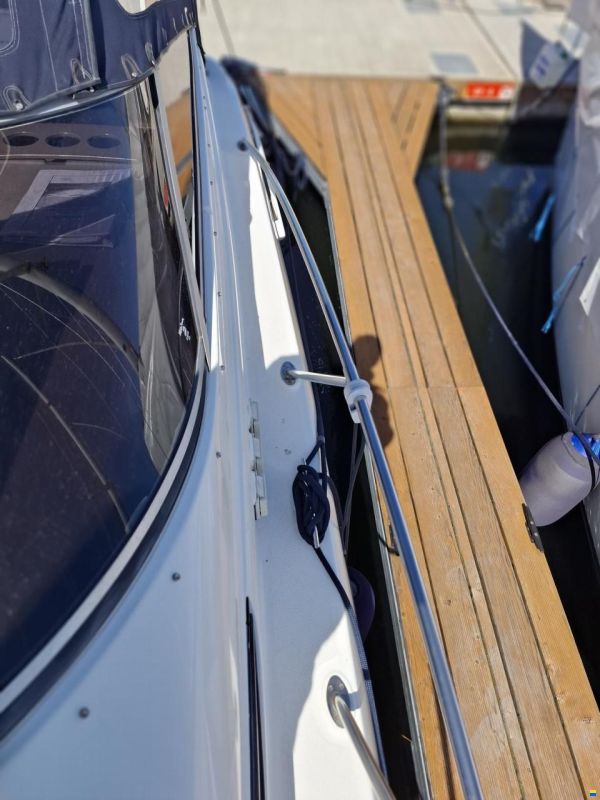 Bayliner 3055