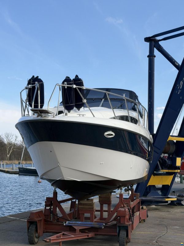 Bayliner 3055