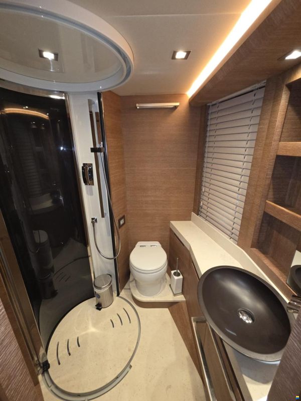 Monte Carlo Yachts 65 fly