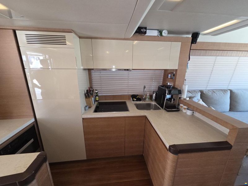 Monte Carlo Yachts 65 fly