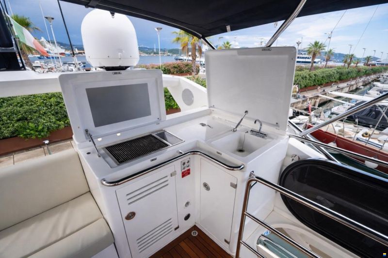 Sunseeker 68 SPORT YACHT