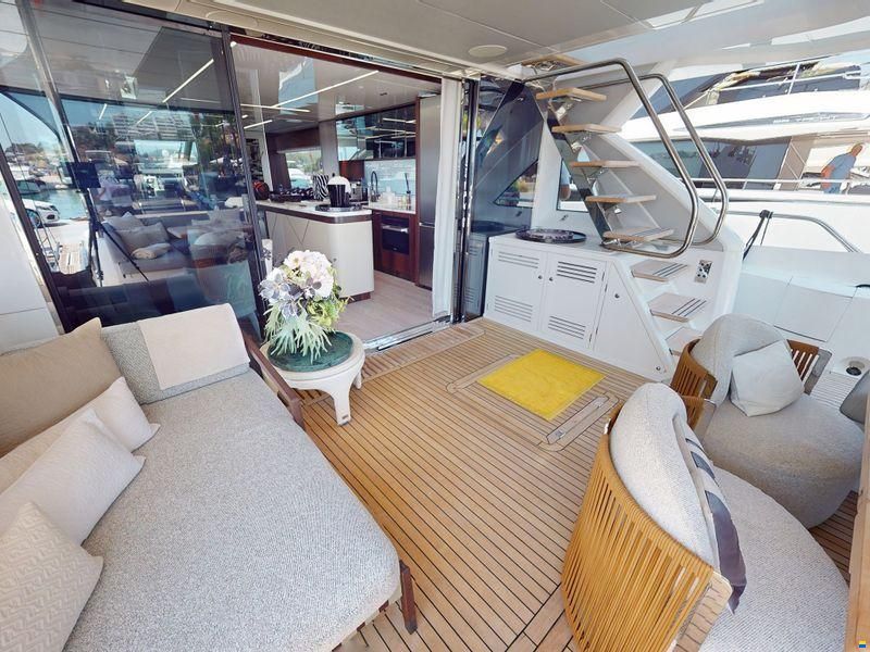 Sunseeker 76 Yacht