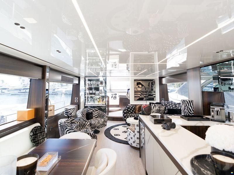 Sunseeker 76 Yacht